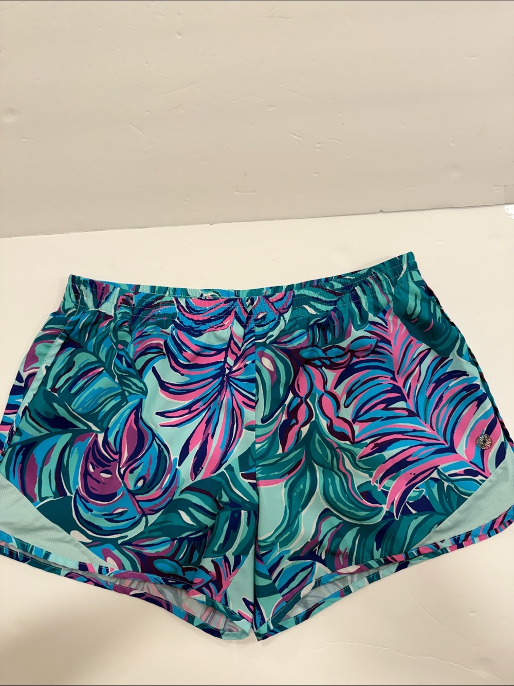 Lilly pulitzer luxletic ocean trail  Women’s Tropical Print Athletic Shorts smal